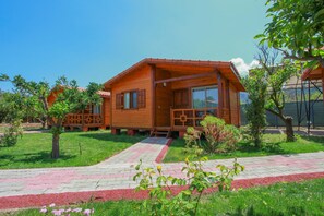 Bungalow Deluxe | Coffres-forts dans les chambres, bureau, chambres insonorisées