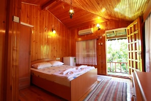 Double Wooden Single Use | Zimmersafe, Schreibtisch, schallisolierte Zimmer, kostenloses WLAN