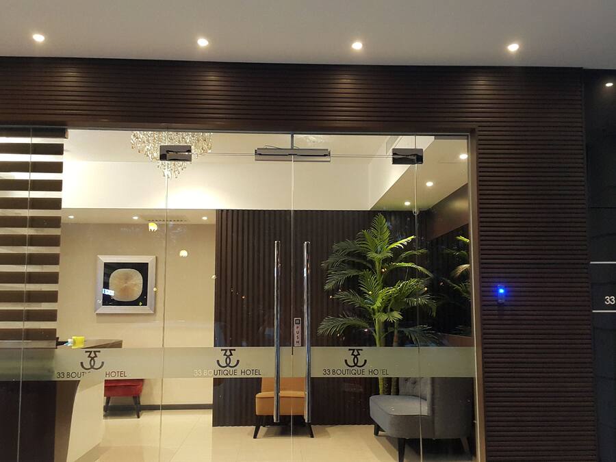 Pintu masuk properti