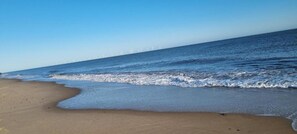Beach nearby - OYO Twins Palms Guest House (Great Yarmouth)