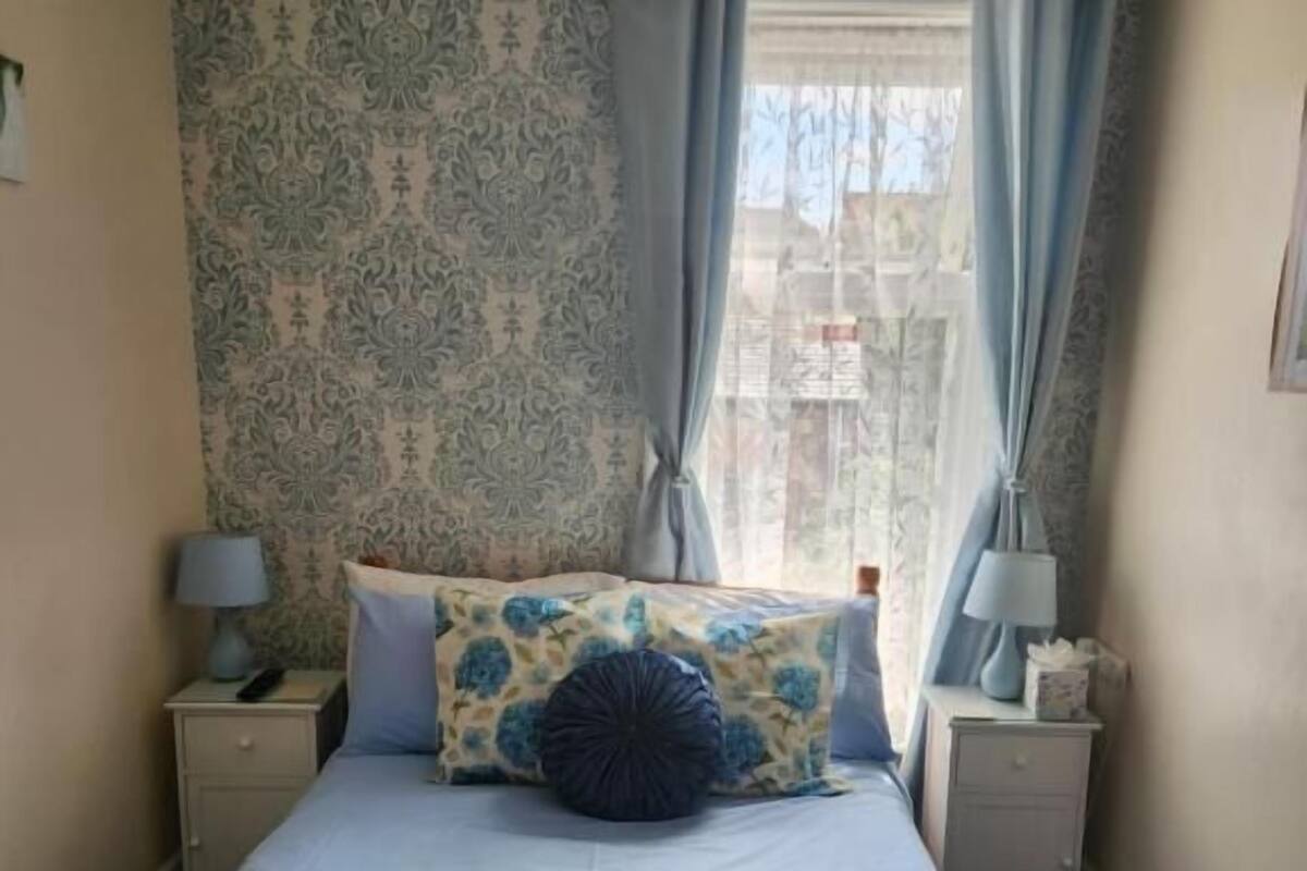 Standard Double Room Private External Bathroom | WiFi (free)