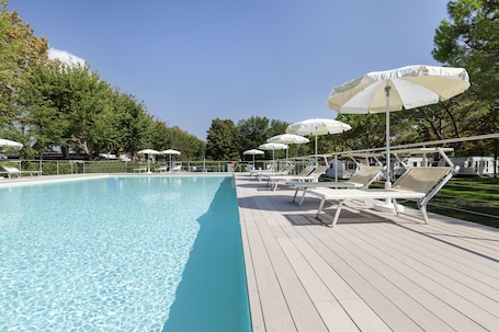 Seasonal outdoor pool, pool umbrellas, sun loungers
