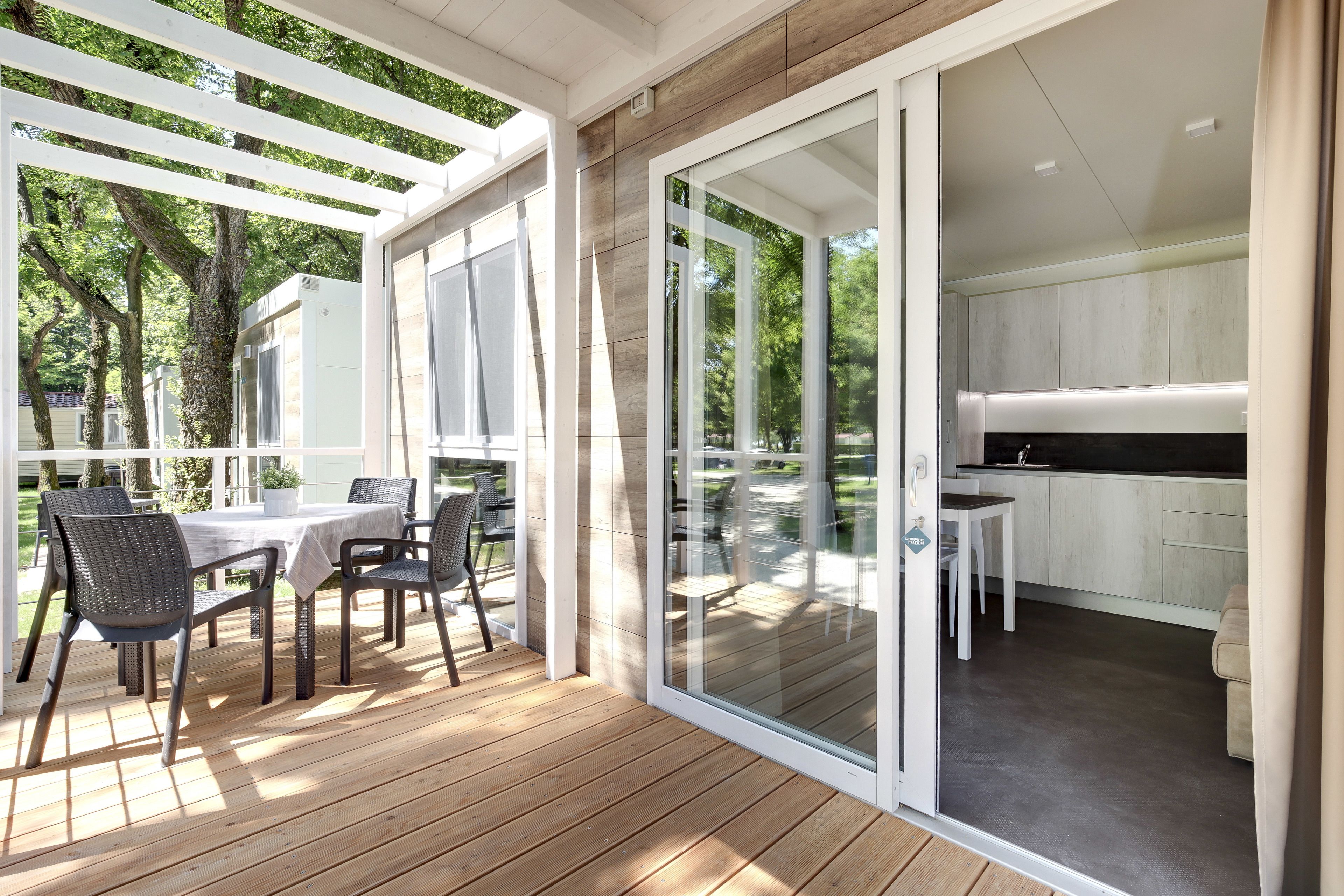 Luxury Mobile Home, 2 Bedrooms, Kitchen | Blackout curtains, free WiFi, bed sheets, wheelchair access