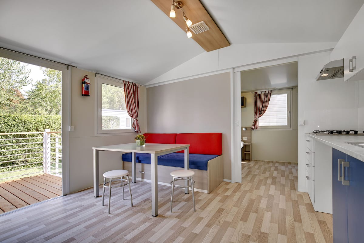 Deluxe Mobile Home, 2 Bedrooms, Accessible | Blackout drapes, WiFi (free), bed sheets