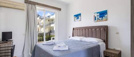 Caja de seguridad en la habitación y cortinas blackout