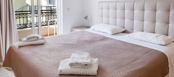 Johnhara Studios & Apartments