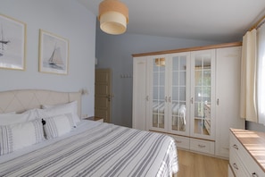 Villa Confort, 1 habitación (First Floor) | Minibar, caja fuerte, sistema de insonorización y wifi gratis
