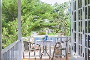 供应早餐、午餐和晚餐，国际美食