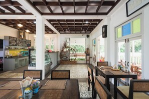 Se sirven desayunos, almuerzos, cenas y cocina internacional