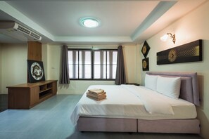 Family Villa, 6 Bedrooms | Minibar, in-room safe, desk, blackout drapes - Sweet Honey (Sam Roi Yot)