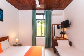 Desk, rollaway beds, free WiFi
