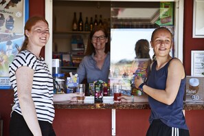 Reception - Rosengaarden Hostel (Akirkeby)