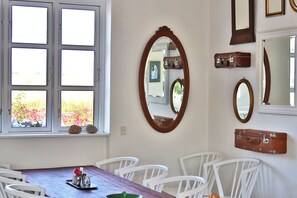 Restaurant - Rosengaarden Hostel (Akirkeby)