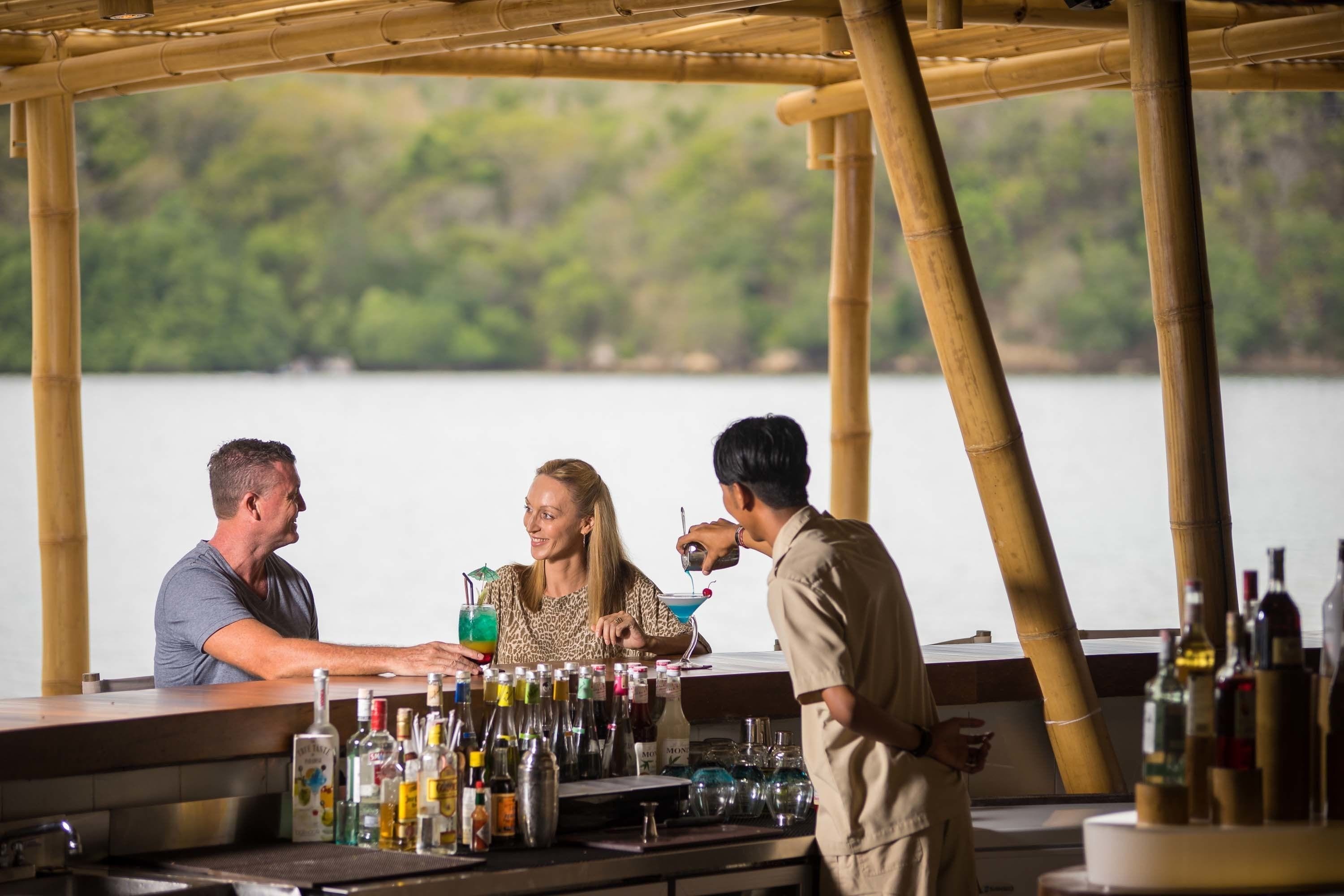 2 bars/lounges, poolside bar, beach bar