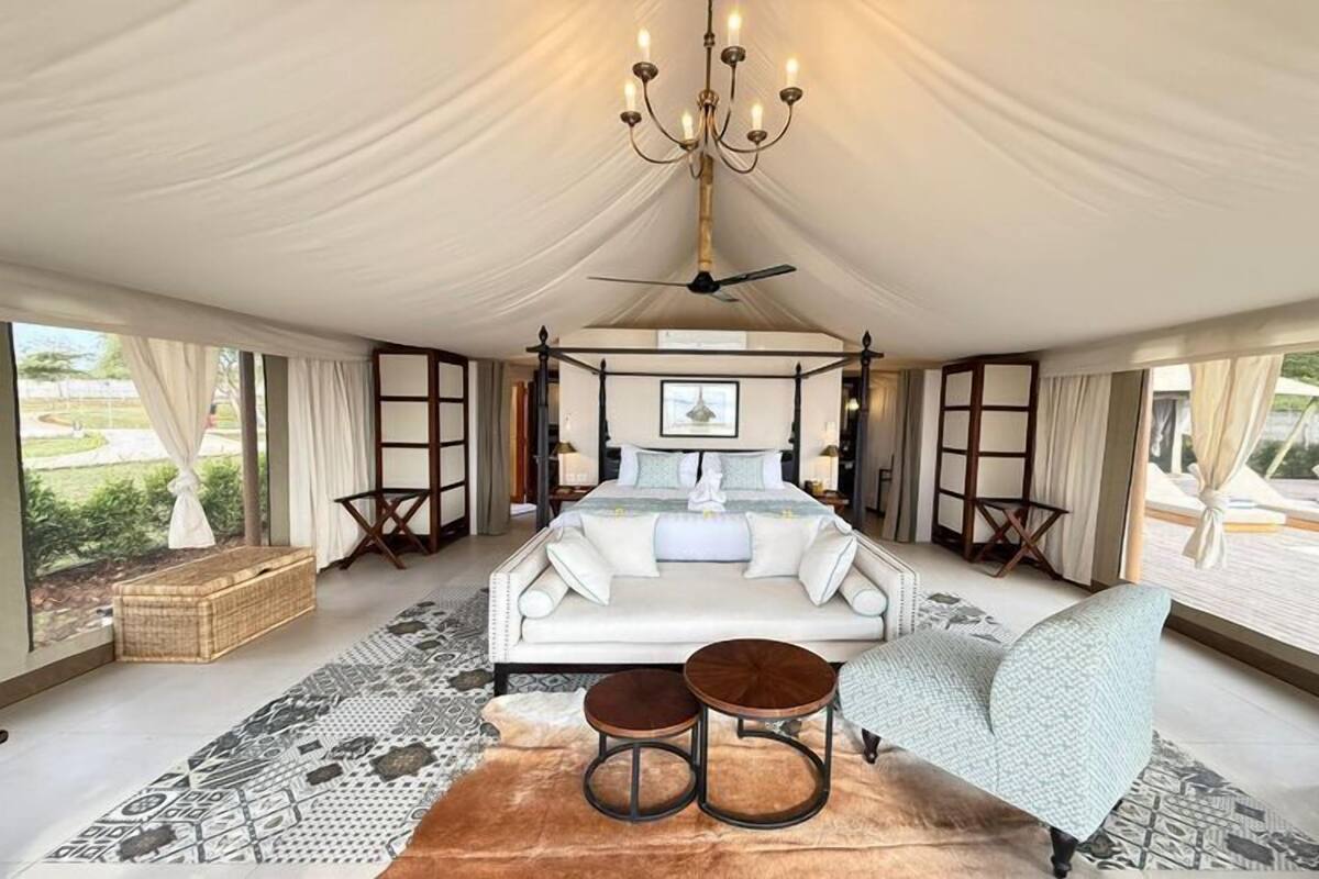 Two Bedrooms Beachfront Suite | Minibar, in-room safe, desk, laptop workspace