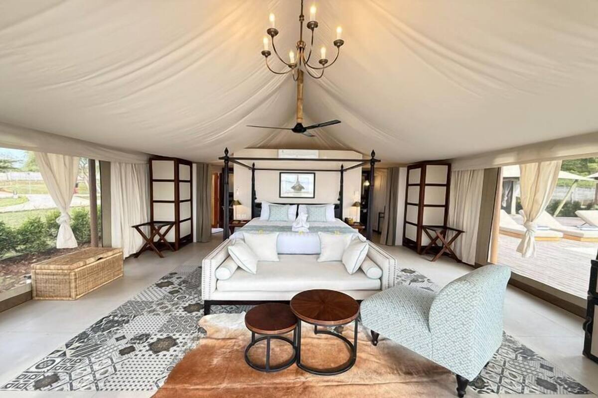 Two Bedrooms Beachfront Suite | 1 quarto, frigobar, cofres nos quartos, escrivaninha