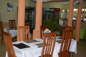 Breakfast, lunch, dinner served; local and international cuisine  - Citilodge Abuja (Abuja)