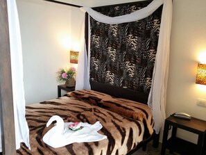 Superior Double Room, Sea View | Minibar, in-room safe, desk, soundproofing - Hotel Tabby (Golfo Aranci)