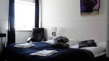 Desk, cots/infant beds, free WiFi, bed sheets