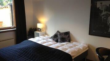 Chambre Double | Bureau, lits bébé (en supplément), Wi-Fi gratuit, draps fournis