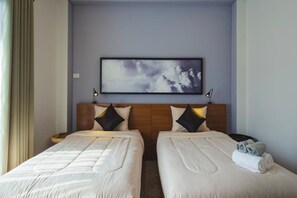Quarto standard, 2 camas de solteiro, para não fumantes, sacada | Roupas de cama antialérgicas, frigobar, individualmente decorados