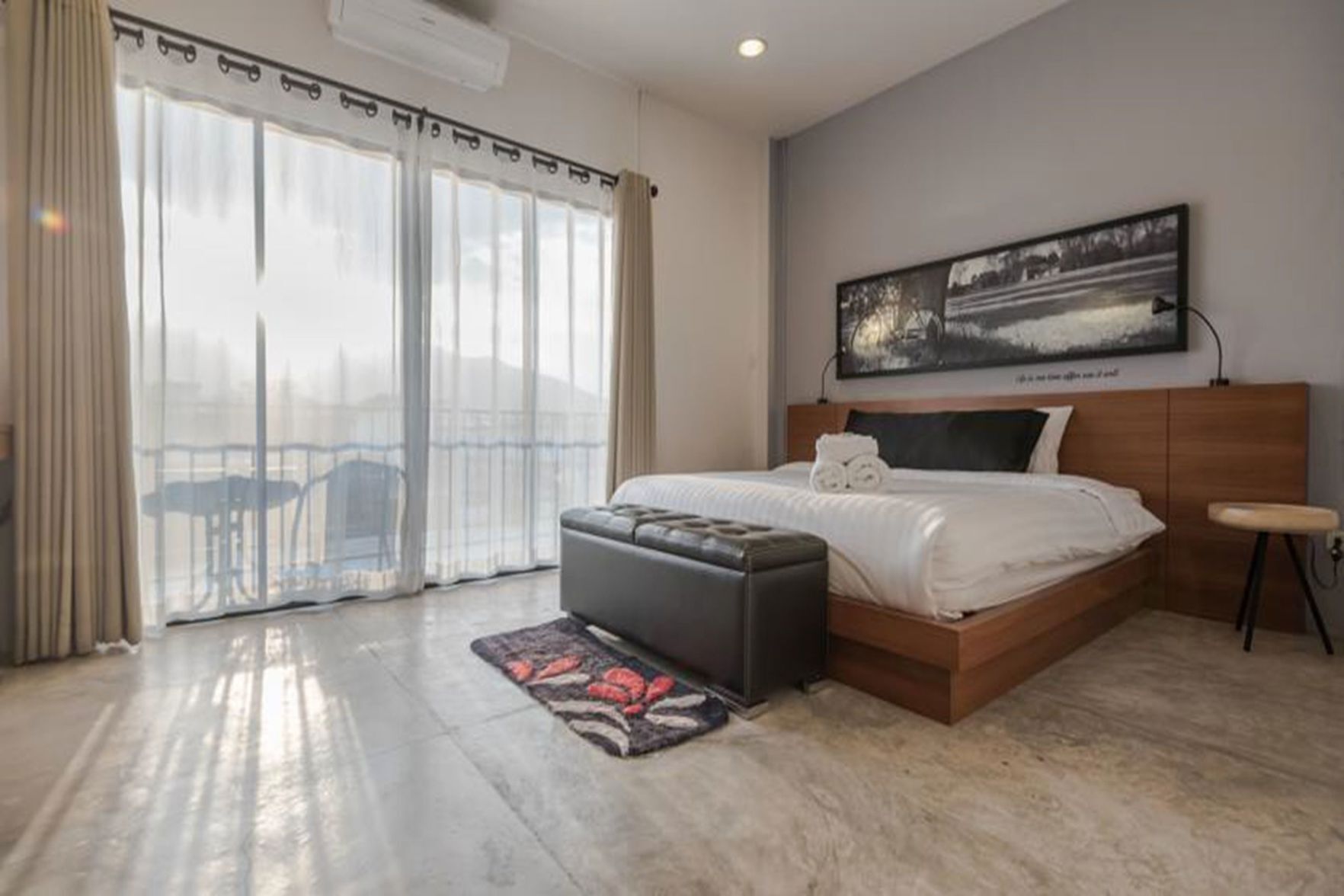 Ropa de cama hipoalergénica, minibar y decoración personalizada 