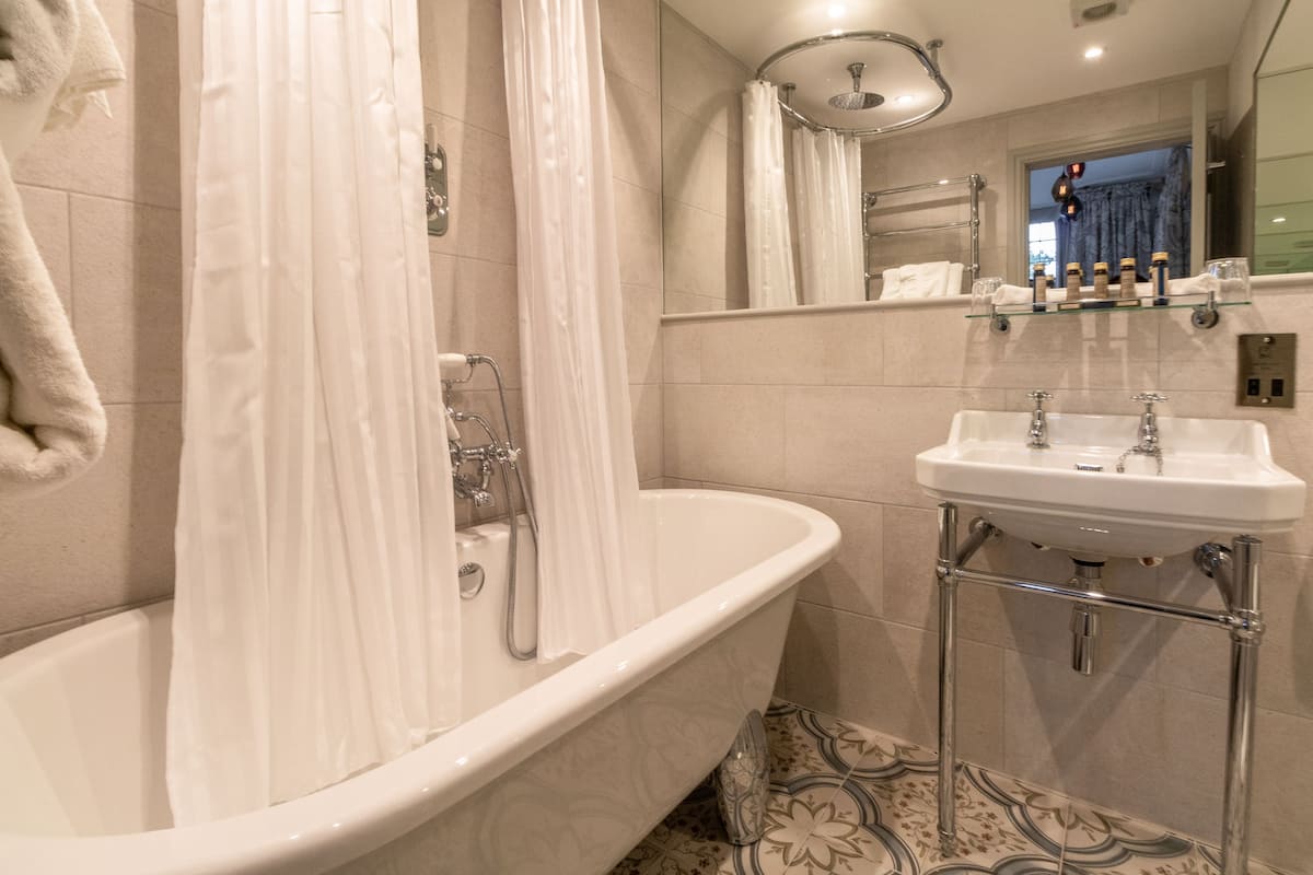 double room (4 poster lake view) | bathroom | free toiletries, hair dryer, towels