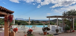 Exterior - Li Muntigeddi (San Teodoro)