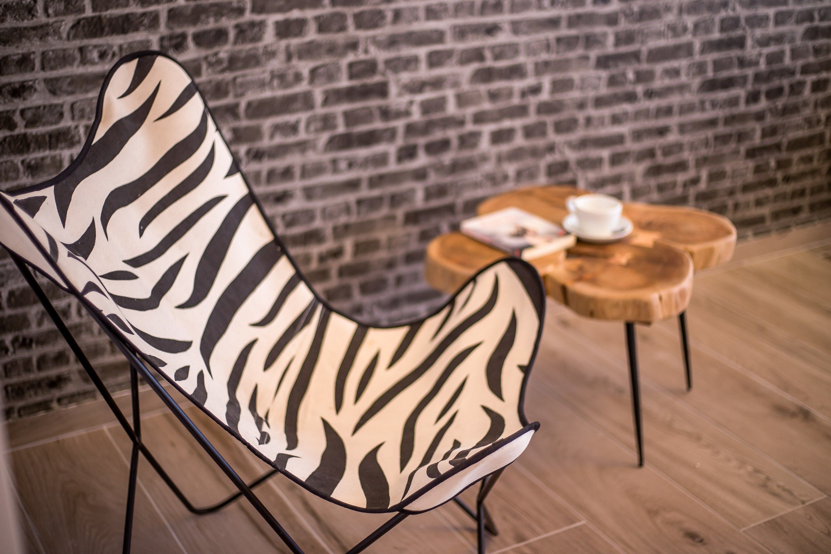 superior double room, 2 single beds | living area | flat-screen tv