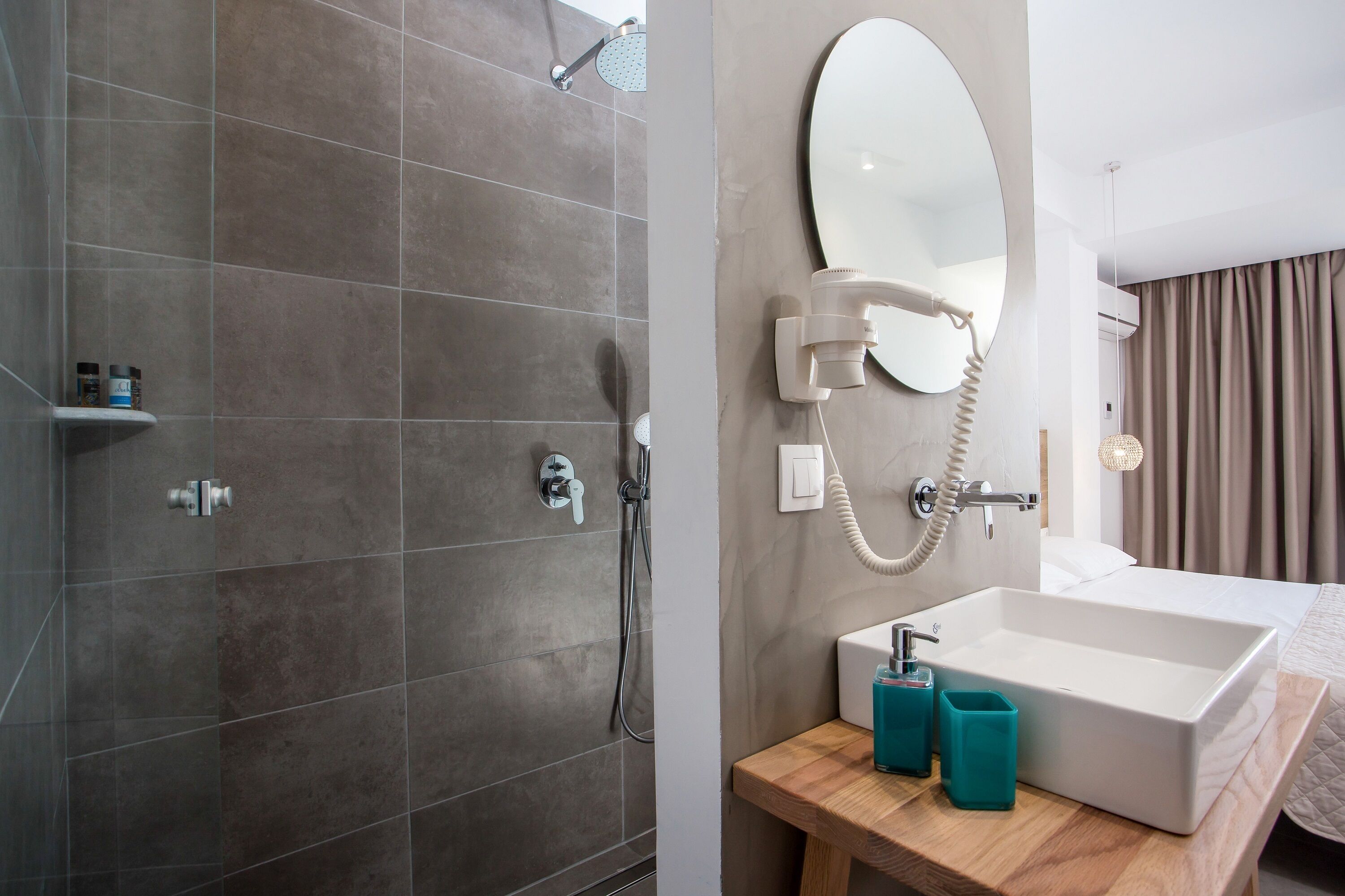 premium double room | bathroom shower