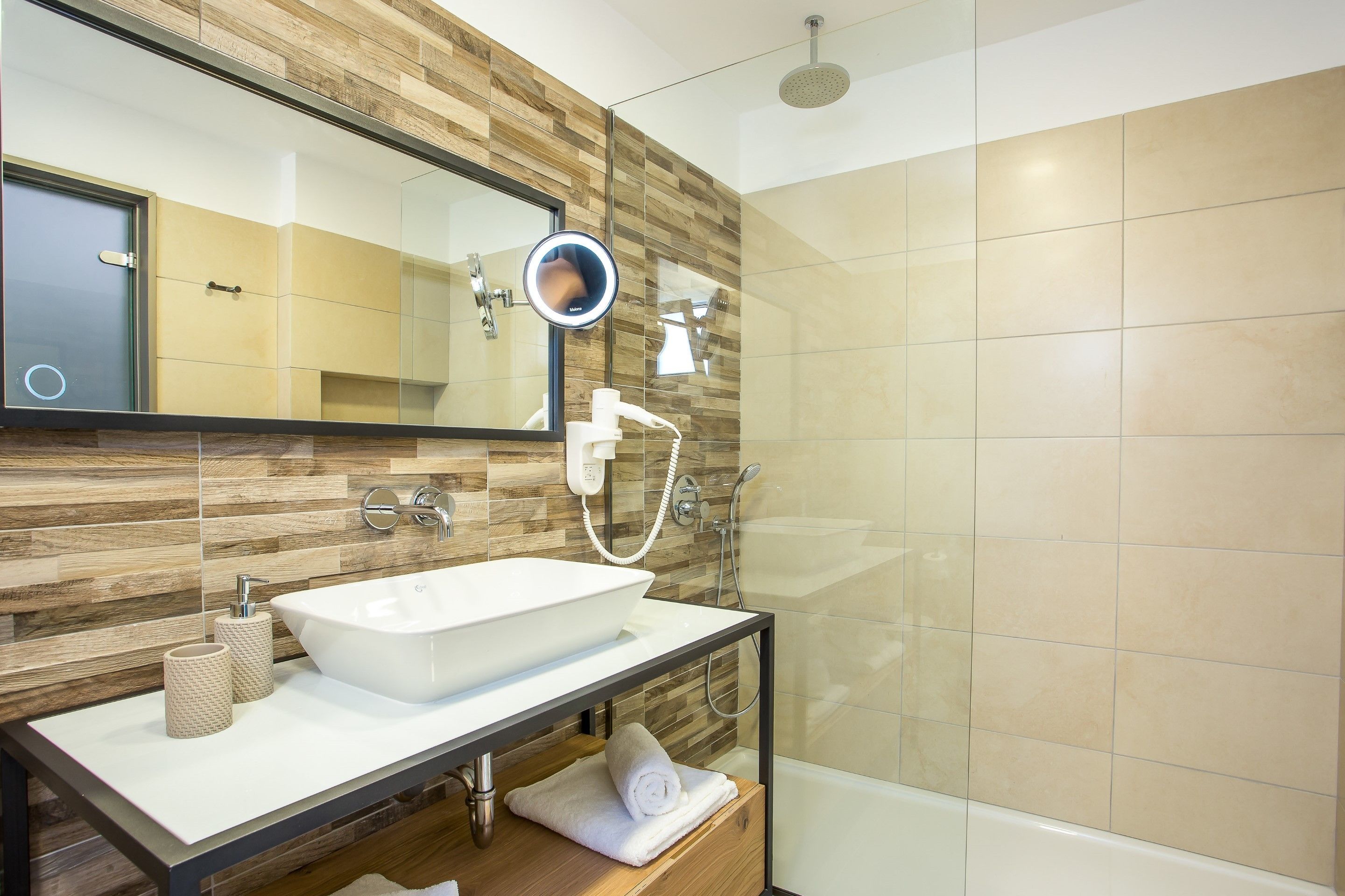 superior double room, 2 single beds | bathroom | shower, rainfall showerhead, hair dryer, towels