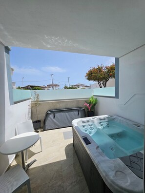 1 bedroom, in-room safe, blackout drapes, soundproofing - Casa Blue Sarantis (Rhodes)