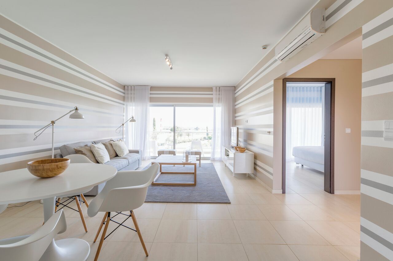 Apartamento superior, 1 habitación, vistas al campo de golf | Zona de estar | Una televisión de pantalla plana
