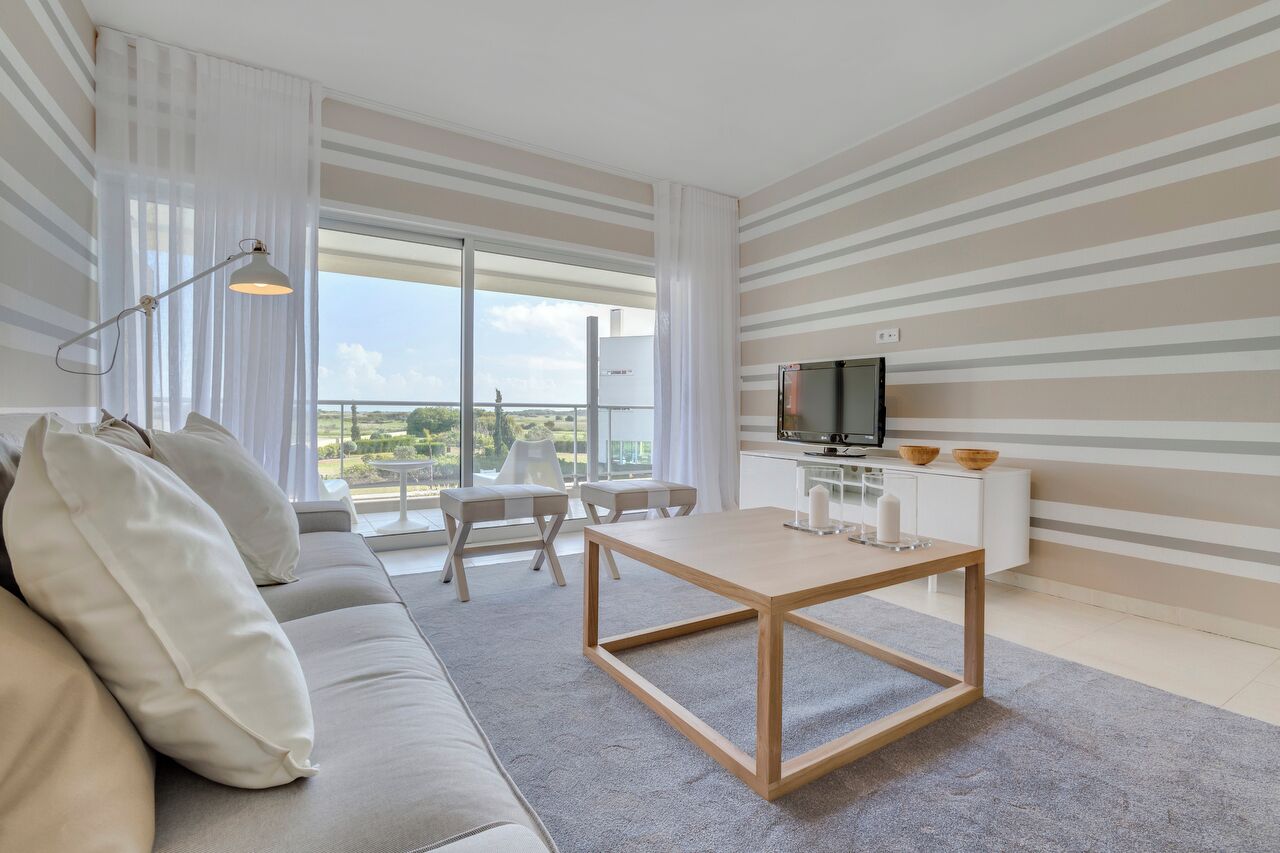 Apartemen Superior, 1 kamar tidur, pemandangan lapangan golf | Area keluarga | TV layar datar