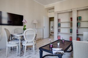 In-room safe, soundproofing, free cots/infant beds, free WiFi - Kometa Suites & Apartments (Florence)