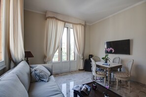 In-room safe, soundproofing, free cots/infant beds, free WiFi - Kometa Suites & Apartments (Florence)