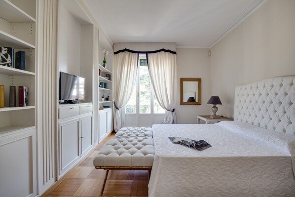 In-room safe, soundproofing, free cots/infant beds, free WiFi - Kometa Suites & Apartments (Florence)