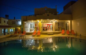 Outdoor pool, sun loungers - Malia Central (Hersonissos)
