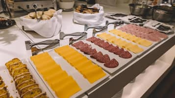 Bao gồm bữa sáng buffet hàng ngày