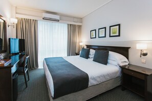 1 غرفة نوم وأغطية فراش متميزة وميني بار وخزنة داخل الغرفة