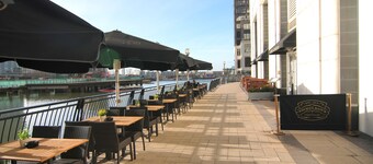 Canary Wharf - Corporate Riverside Apartments