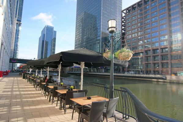 Exterior - Canary Wharf - Corporate Riverside Apartments (London)