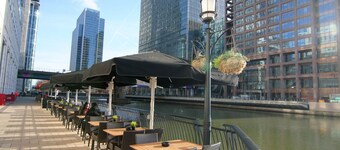 Canary Wharf - Corporate Riverside Apartments