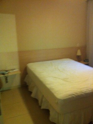 1 habitación, escritorio y cortinas blackout 