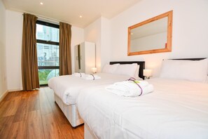 Superior Apartment, 2 Bedrooms, River View | Egyptian cotton sheets, premium bedding, iron/ironing board - Canary Wharf - Corporate River View Apartments (London)