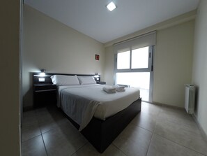Apartamento, 1 habitación | Caja fuerte, decoración individual, mobiliario individual