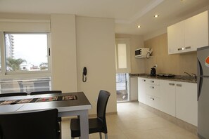 In-room safe, individually decorated, individually furnished - Nubes Apart Hotel (Salta)