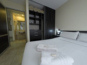 Apartamento, 1 habitación | Caja fuerte, decoración individual, mobiliario individual