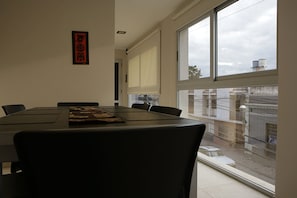 In-room safe, individually decorated, individually furnished - Nubes Apart Hotel (Salta)