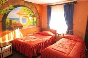 Double Room, 2 Twin Beds, Shared Bathroom | Room service - dining - Hostal Florencia (Copacabana)